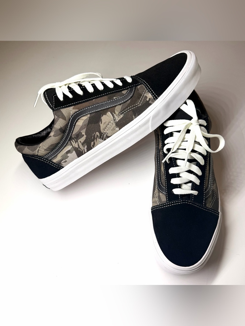 Vans Men’s Old Skool Camo in Olive Green and Black Casual Sneakers Size- 13